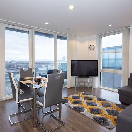 Stylish Mediacity 2Bed, Sleeps 6, Amazing Views Манчестър Екстериор снимка