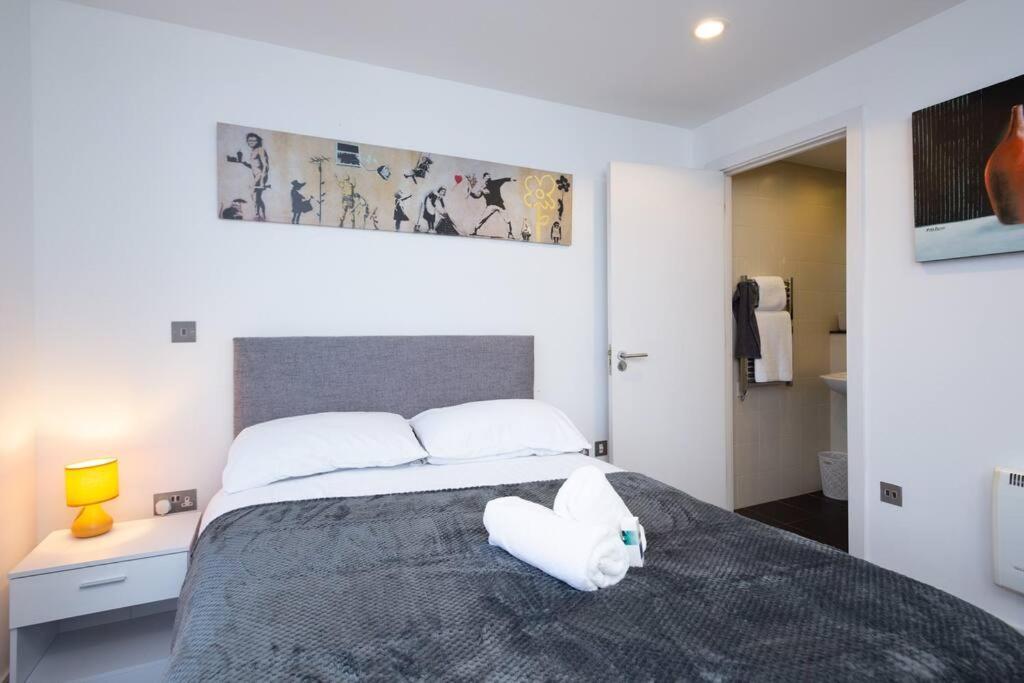 Stylish Mediacity 2Bed, Sleeps 6, Amazing Views Манчестър Екстериор снимка
