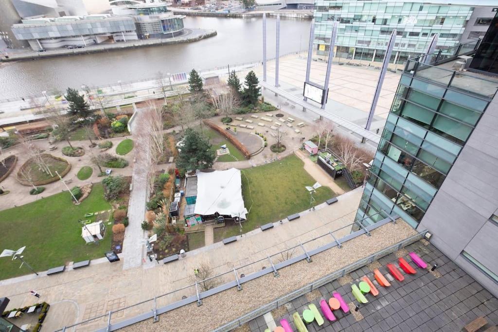 Stylish Mediacity 2Bed, Sleeps 6, Amazing Views Манчестър Екстериор снимка