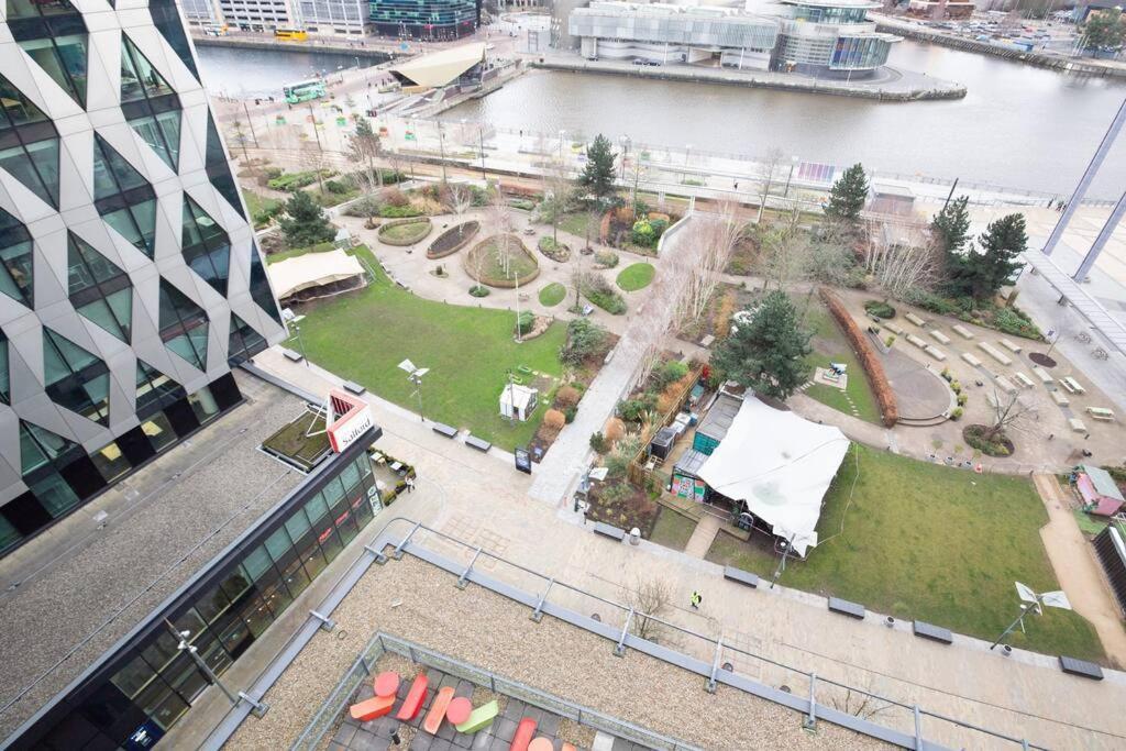 Stylish Mediacity 2Bed, Sleeps 6, Amazing Views Манчестър Екстериор снимка