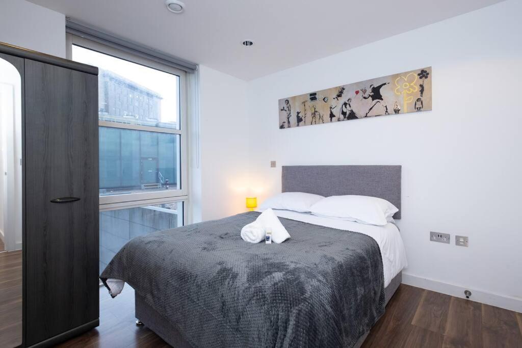 Stylish Mediacity 2Bed, Sleeps 6, Amazing Views Манчестър Екстериор снимка