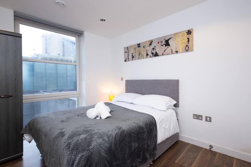 Stylish Mediacity 2Bed, Sleeps 6, Amazing Views Манчестър Екстериор снимка