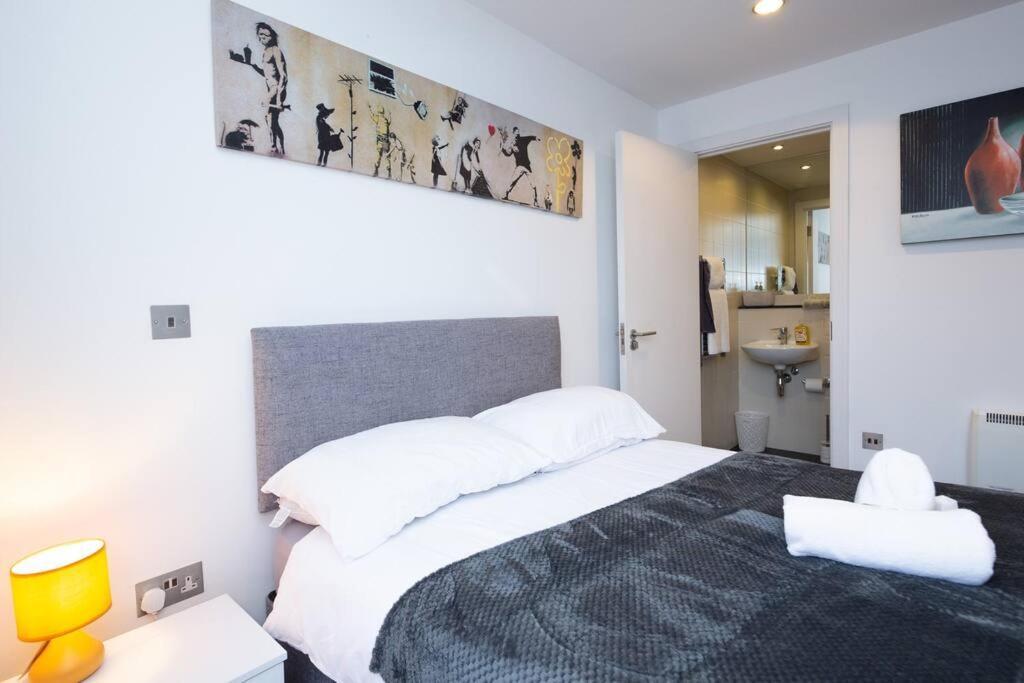 Stylish Mediacity 2Bed, Sleeps 6, Amazing Views Манчестър Екстериор снимка