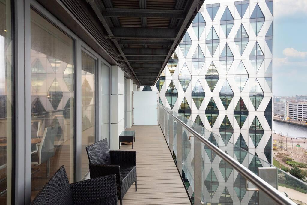 Stylish Mediacity 2Bed, Sleeps 6, Amazing Views Манчестър Екстериор снимка